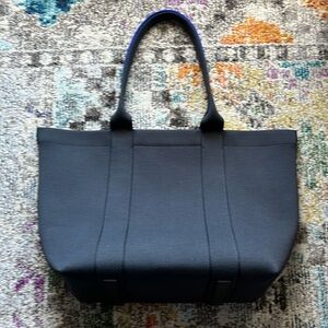 Rothy’s essential tote